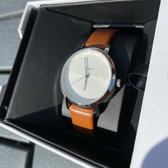 DKNY watch - Picture 2 of 7